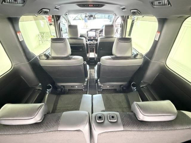 
								2021 TOYOTA VOXY HYBRID ZS KIRAMEKI III full									