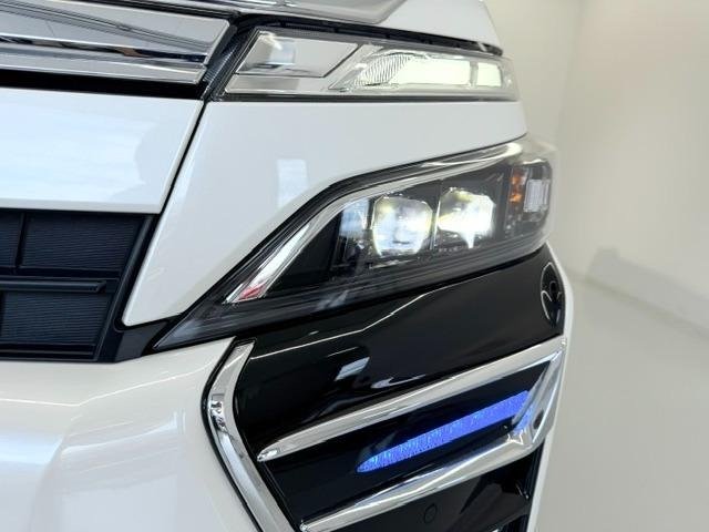 
								2021 TOYOTA VOXY HYBRID ZS KIRAMEKI III full									