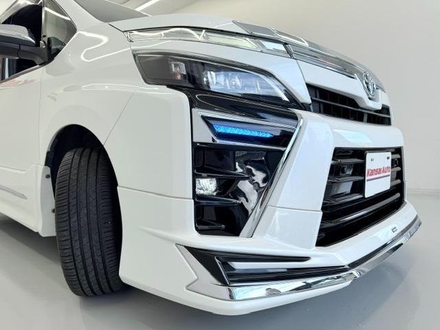 
								2021 TOYOTA VOXY HYBRID ZS KIRAMEKI III full									