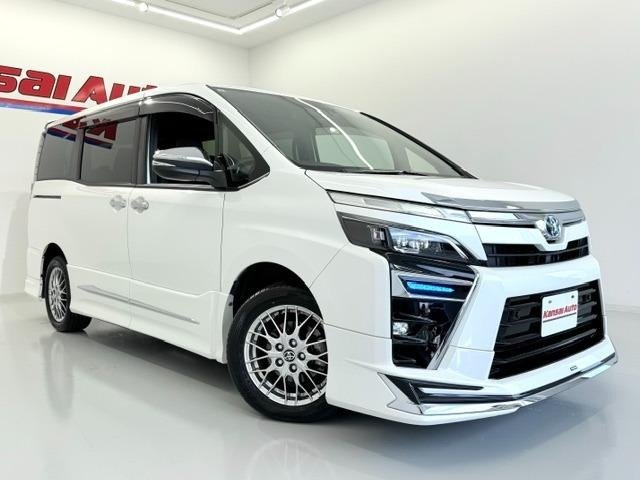 
								2021 TOYOTA VOXY HYBRID ZS KIRAMEKI III full									
