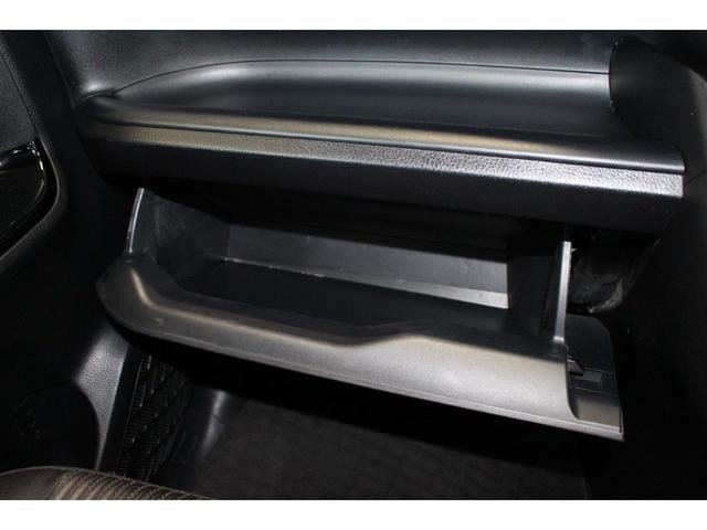 
								2017 TOYOTA NOAH SI full									