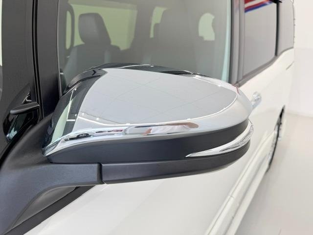 
								2021 TOYOTA VOXY HYBRID ZS KIRAMEKI III full									