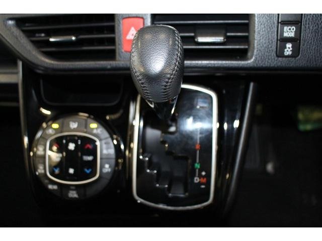 
								2017 TOYOTA NOAH SI full									