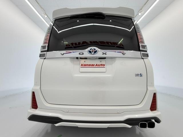 
								2021 TOYOTA VOXY HYBRID ZS KIRAMEKI III full									