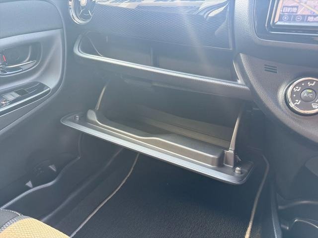 
								2020 TOYOTA VITZ F SAFETY EDITION III full									