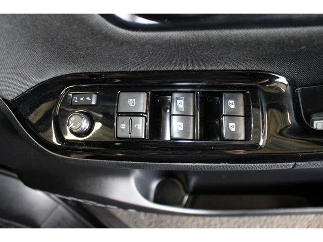 
								2017 TOYOTA NOAH SI full									