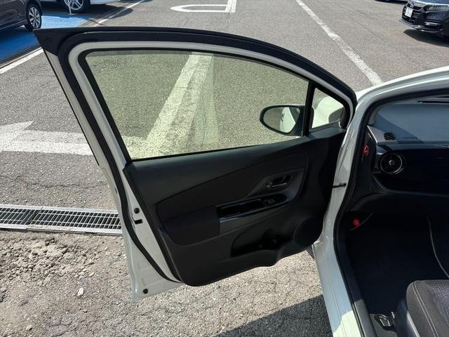 
								2020 TOYOTA VITZ F SAFETY EDITION III full									