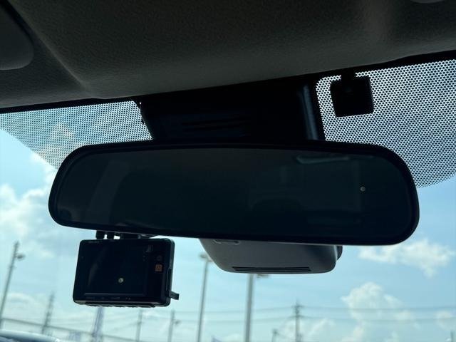 
								2020 TOYOTA VITZ F SAFETY EDITION III full									