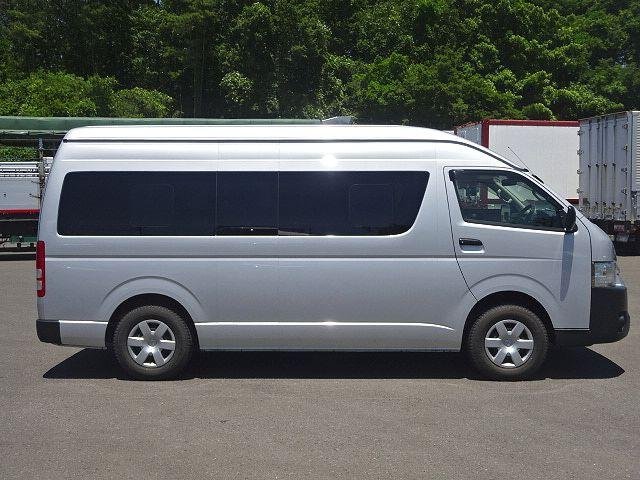 
								2021 TOYOTA HIACE COMMUTER GL full									