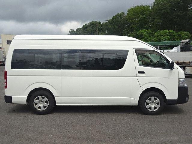 
								2015 TOYOTA HIACE COMMUTER full									