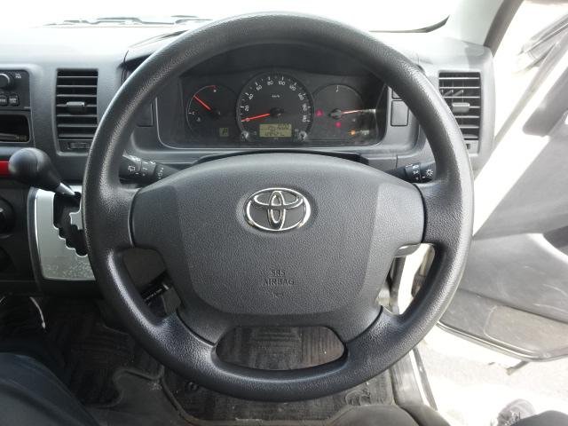 
								2015 TOYOTA HIACE COMMUTER full									