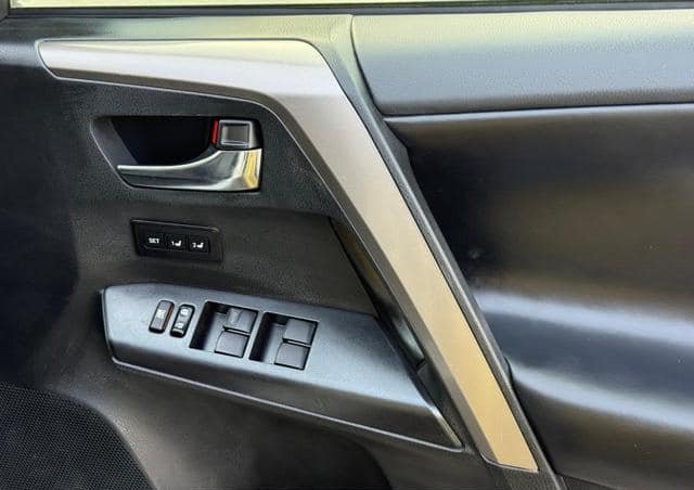 
								2018 TOYOTA RAV4 full									