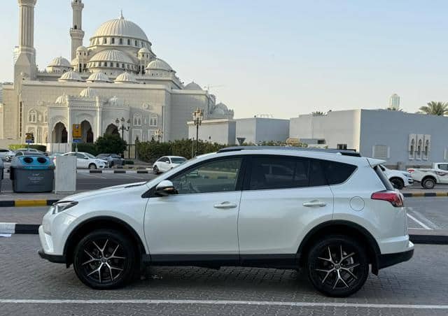 
								2018 TOYOTA RAV4 full									